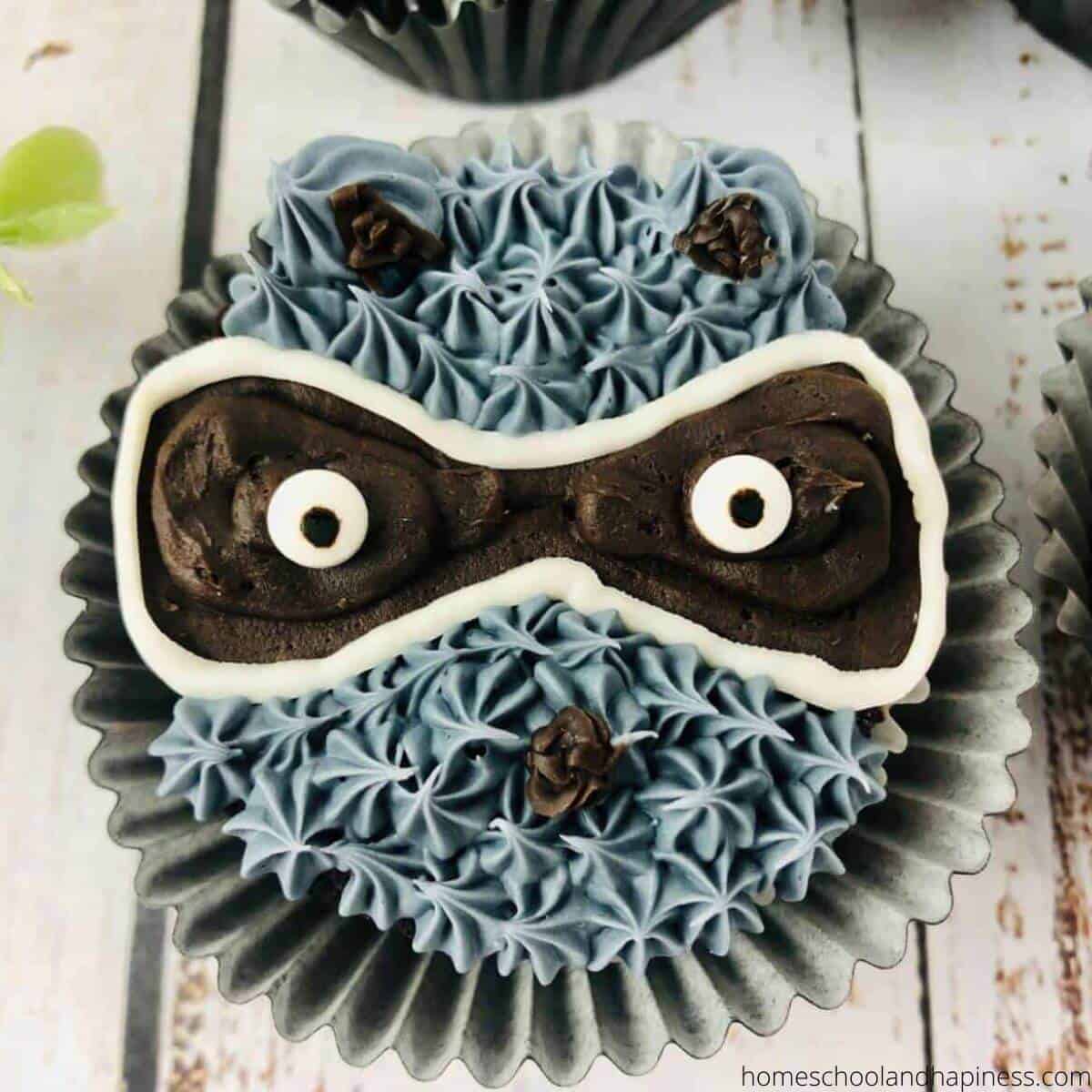 Easy Raccoon Cupcakes That Are Fun and Cute