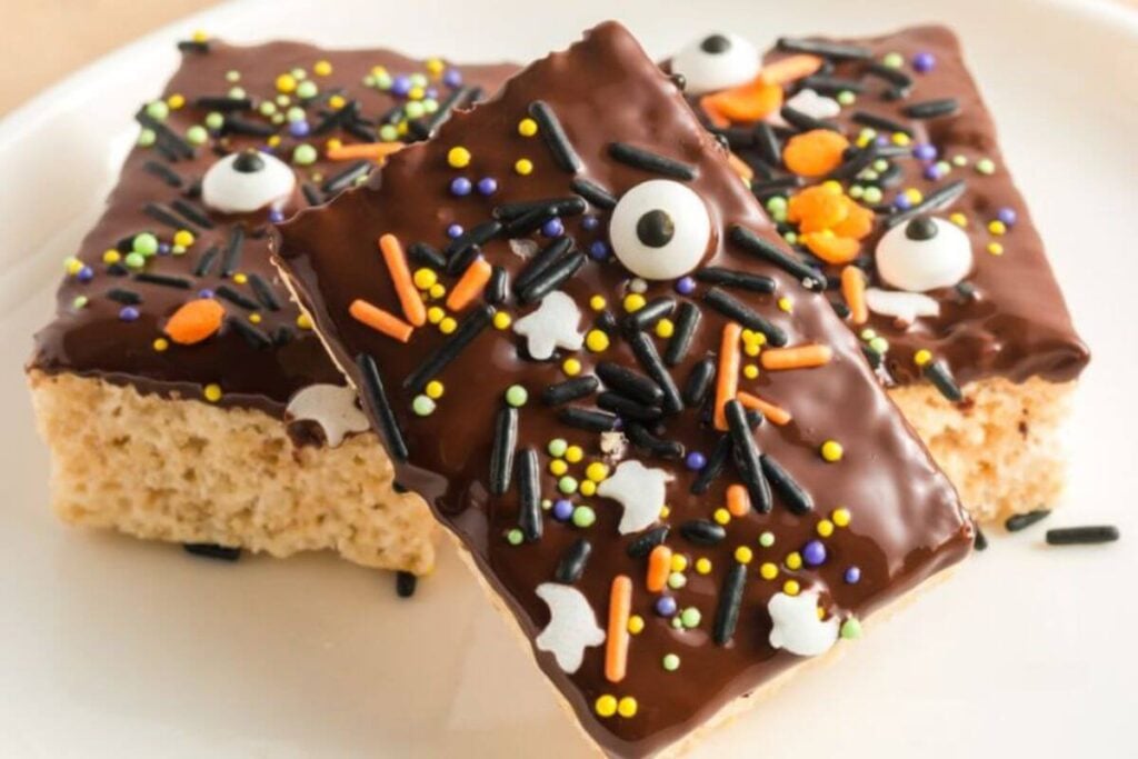 Halloween Chocolate Rice Krispie Treats by Natural Deets