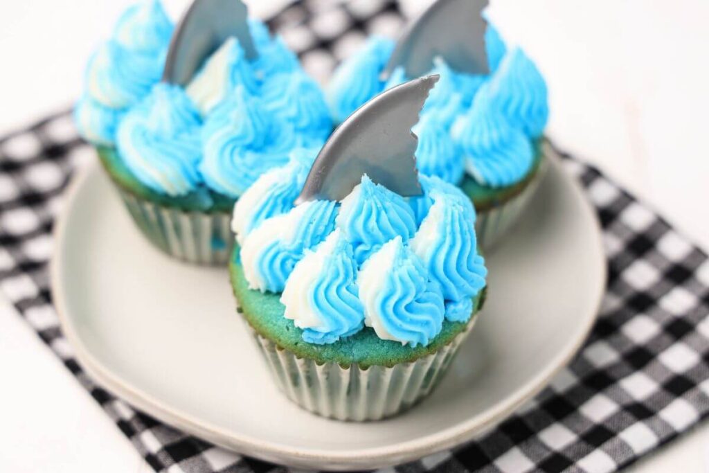 shark fin cupcakes